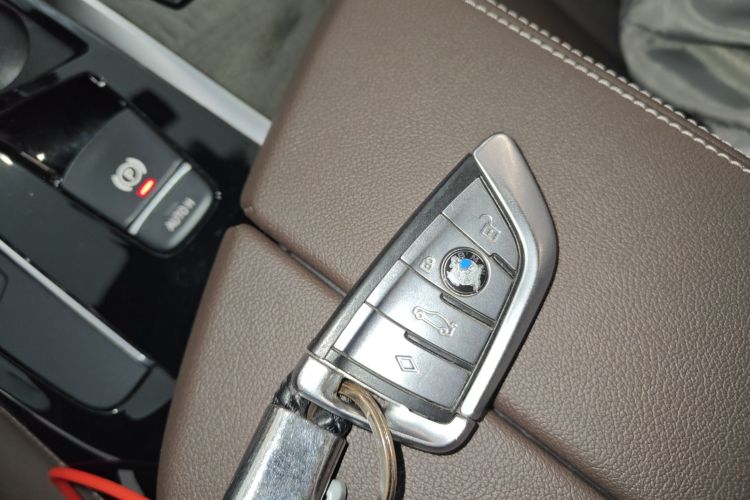 宝马5系 2019款 改款 525Li M运动套装中控内饰11