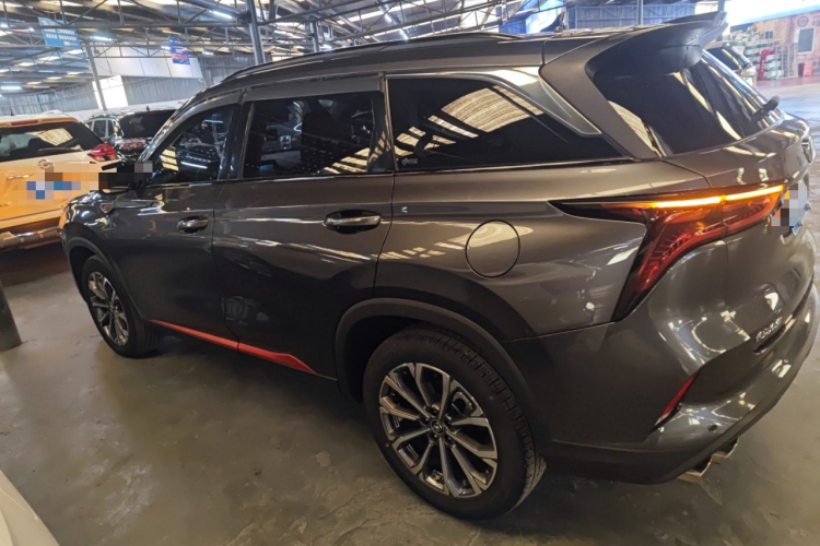 长安CS75 PLUS 2021款 2.0T 自动领航型车身外观4