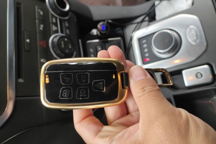 路虎 发现 2016款 3.0 SC 曜黑典藏版 SE中控内饰11