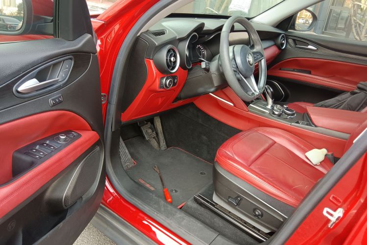 阿尔法·罗密欧 Stelvio斯坦维 2017款 2.0T 200HP 精英版中控内饰20