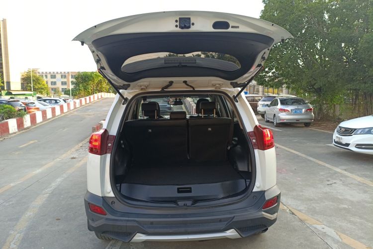 丰田 RAV4荣放 2015款 2.5L 自动四驱精英版局部细节23
