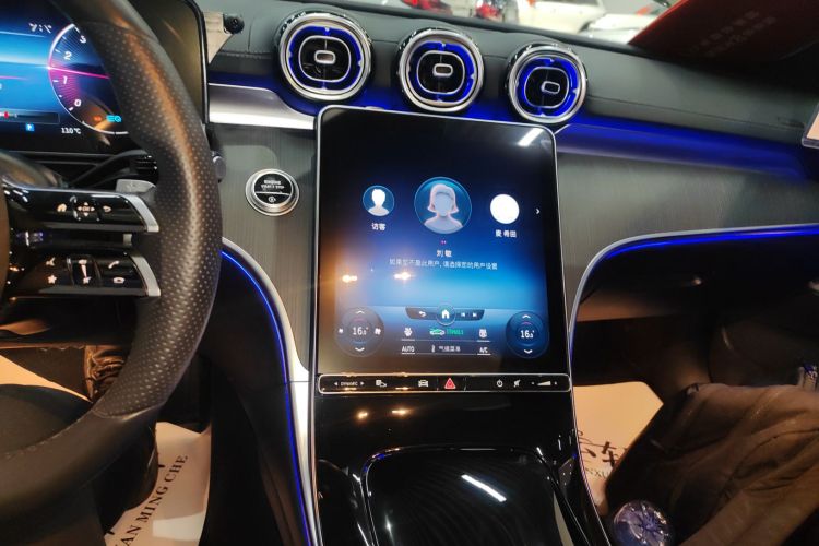 奔驰C级 2022款 C 260 L 皓夜运动版中控内饰16