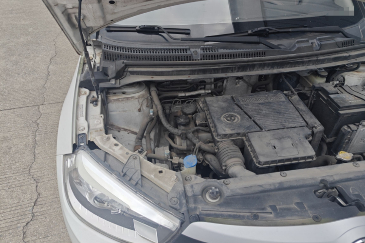 中华V3 2016款 1.5L 自动舒适型局部细节9006