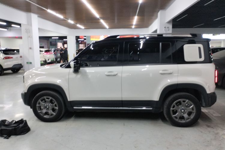 宝骏悦也Plus 2025款 智尊版 5座车身外观4