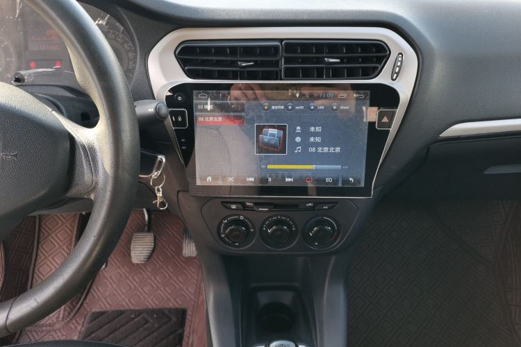 标致301 2016款 1.6L 手动舒适版中控内饰16