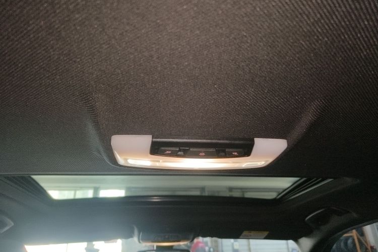 宝马3系 2019款 320i M运动曜夜版中控内饰22