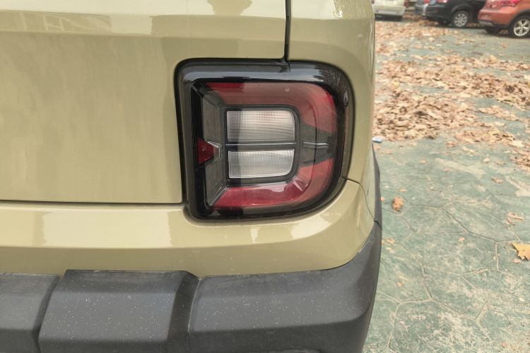 吉利银河 2025款 210km 熊猫骑士车身外观9