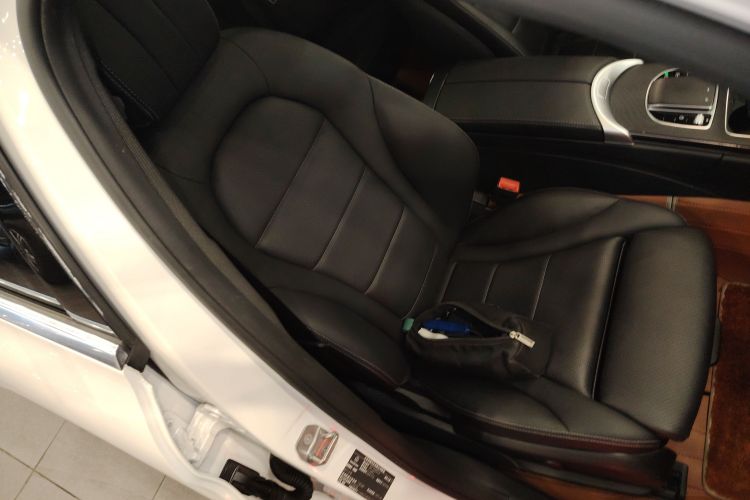 奔驰C级 2019款 改款 C 260 L 运动版中控内饰41