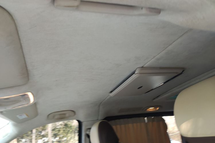 奔驰 威霆 2021款 2.0T 商务版 7座中控内饰22