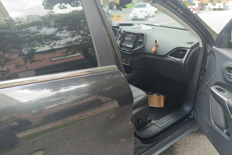 Jeep 自由光 2020款 2.0T 两驱领先版局部细节9005