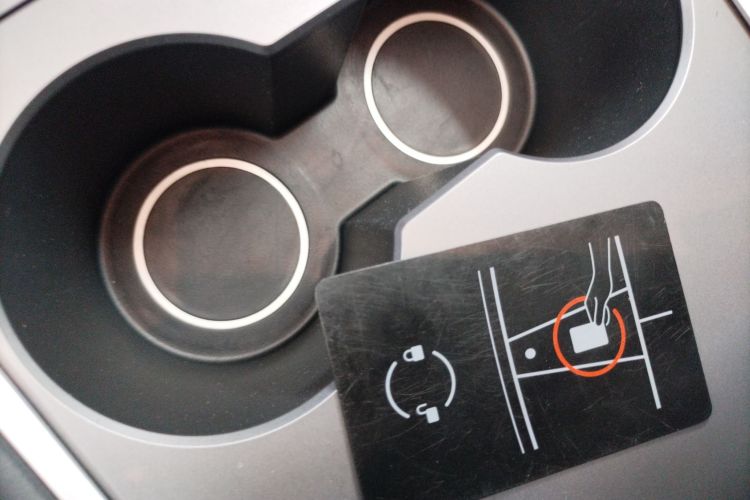 特斯拉 Model Y 2022款 后轮驱动版中控内饰7001