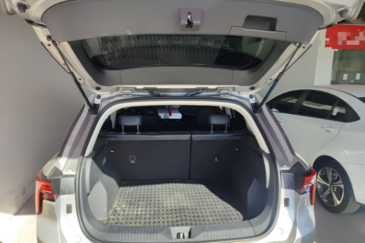 奔腾T55 2023款 1.5T 自动飞跃款机舱底盘23