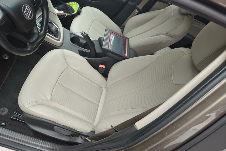 别克 英朗 2016款 15N 自动精英型局部细节19