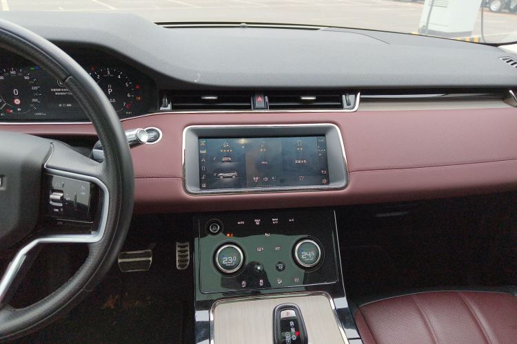 路虎 揽胜极光新能源 2022款 极光L P300e 插电式电动混合版中控内饰16