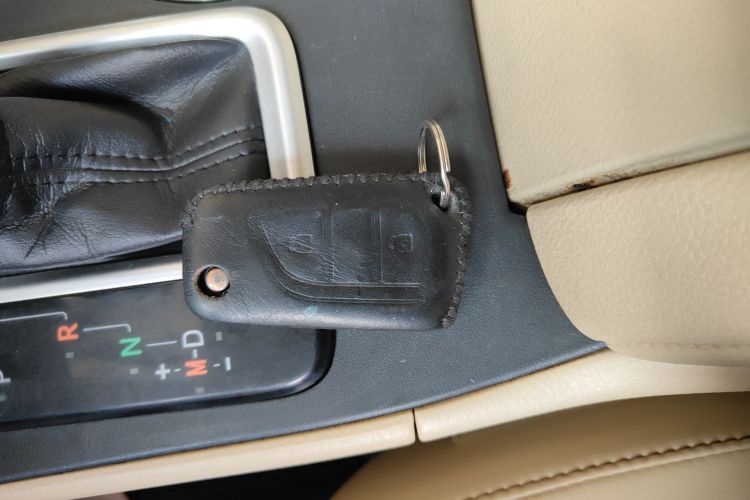 丰田 汉兰达 2015款 2.0T 两驱精英版 7座中控内饰7001