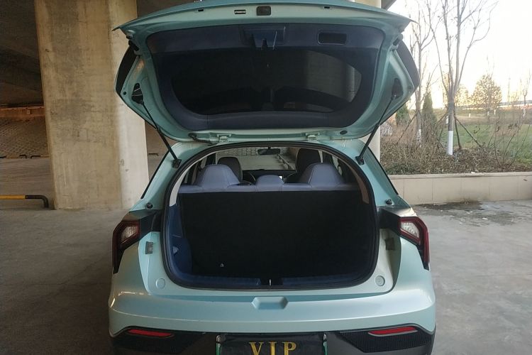 吉利几何E萤火虫 2023款 320KM 乖帅虎 5座机舱底盘23