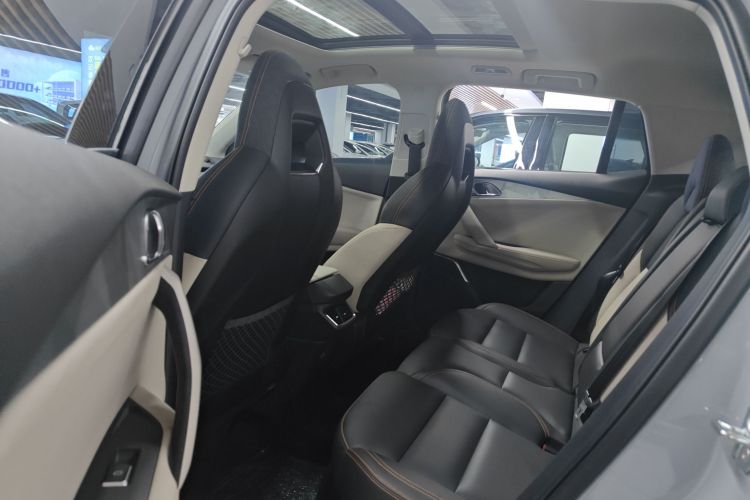 领克06 EM-P 2022款 PHEV 84KM续航版 Pro中控内饰7004