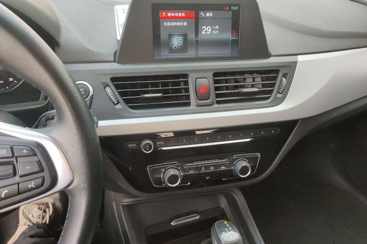 宝马1系 2018款 118i 时尚型中控内饰16