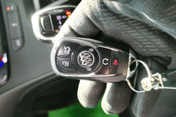 别克 君越 2019款 28T 豪华型中控内饰11