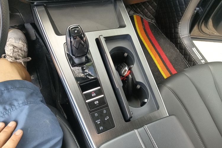 荣威RX5 MAX 2022款 2.0T 自动有为尊荣版中控内饰18