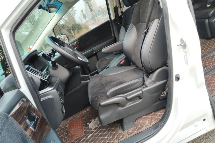 本田 艾力绅 2016款 2.4L 经典版局部细节19