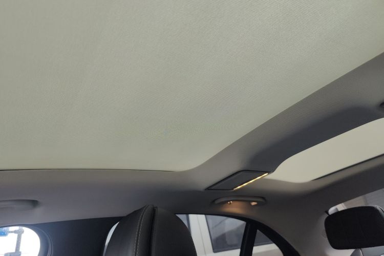 奔驰C级 2019款 C 260 L 运动版中控内饰22