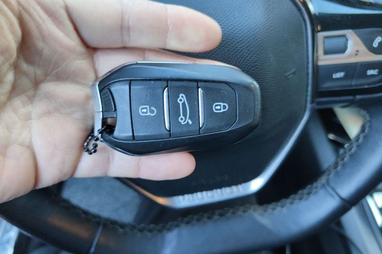 标致5008 2017款 350THP 7座无界版中控内饰11