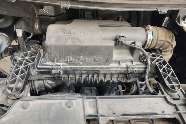 福特 全顺 2019款 2.0T汽油自动多功能商用车短轴低顶6座国VI局部细节24