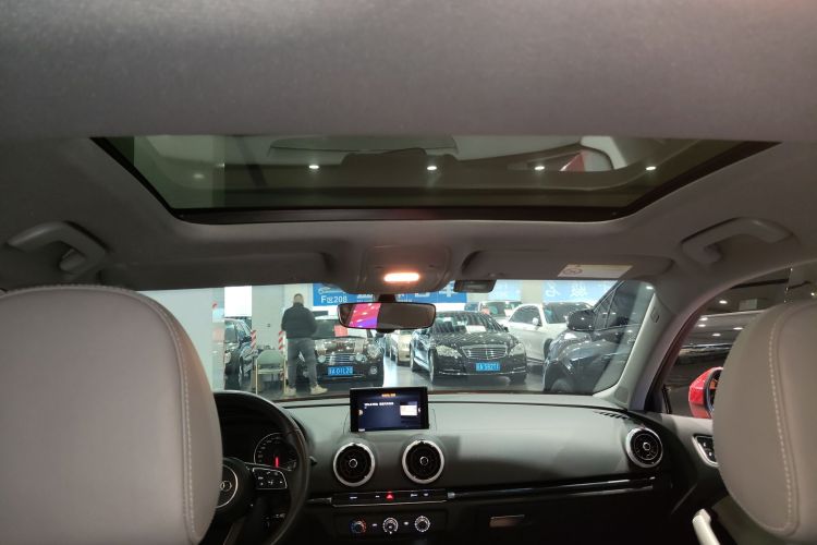 奥迪A3 2018款 30周年年型 Sportback 35 TFSI 时尚型局部细节22