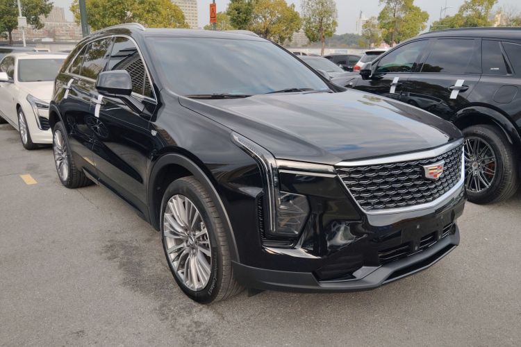 凯迪拉克XT4 2024款 28T 两驱尊贵型车身外观3