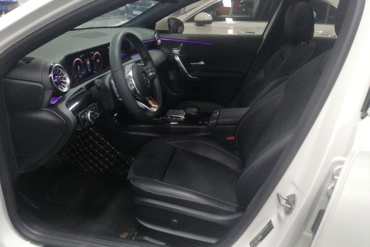 奔驰A级 2021款 A 200 L 运动轿车时尚型局部细节19