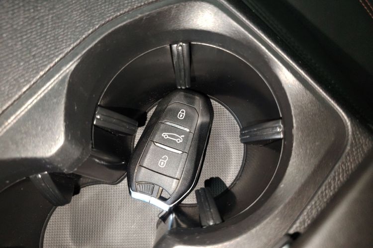 标致4008 2018款 350THP 精英版中控内饰7001