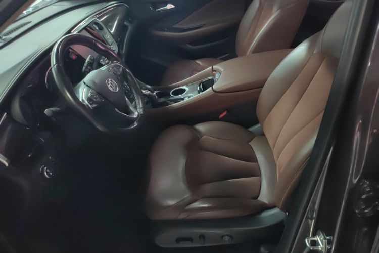 别克 昂科威 2017款 28T 四驱精英型中控内饰19