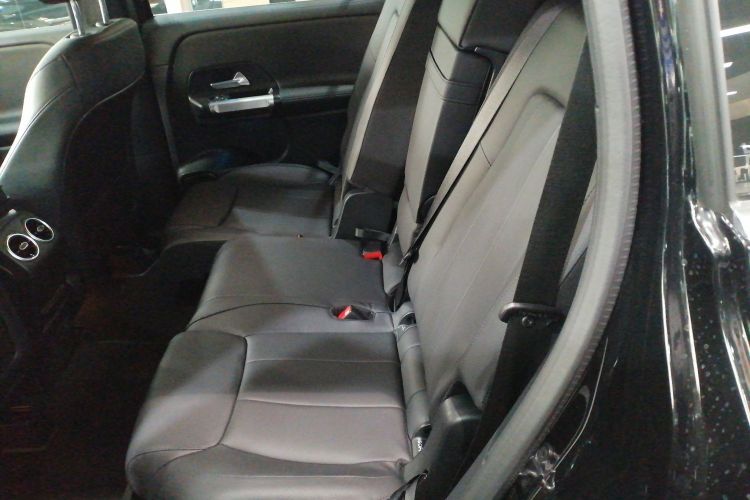 奔驰GLB 2023款 GLB 220 时尚型中控内饰21