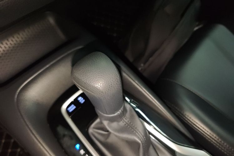 丰田 卡罗拉 2021款 双擎 1.8L E-CVT精英版局部细节18