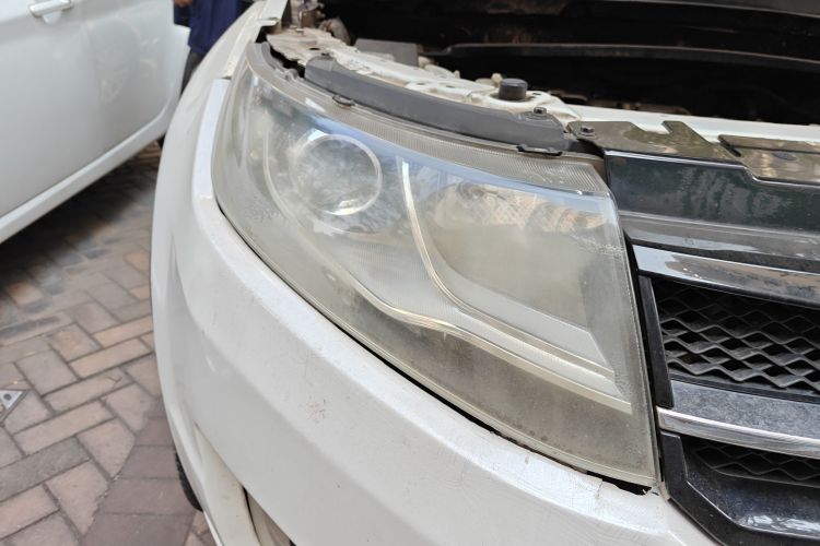 陆风X7 2016款 2.0T 全景尊贵版车身外观8