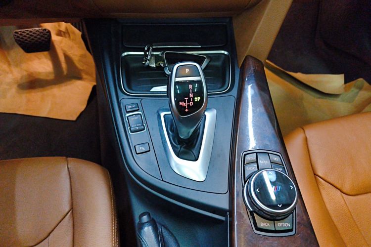 宝马3系 2015款 320Li 超悦版豪华设计套装局部细节18