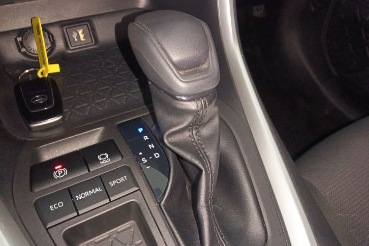 丰田 RAV4荣放 2023款 双擎 2.5L E-CVT两驱精英版中控内饰18