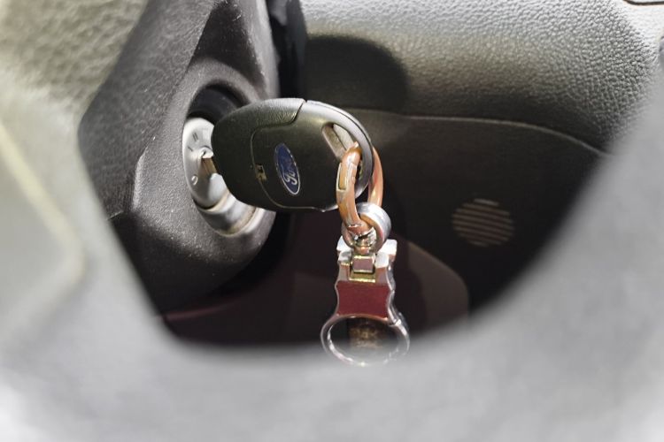 福特 全顺 2017款 2.0T柴油多功能商用车短轴中顶国V中控内饰7001