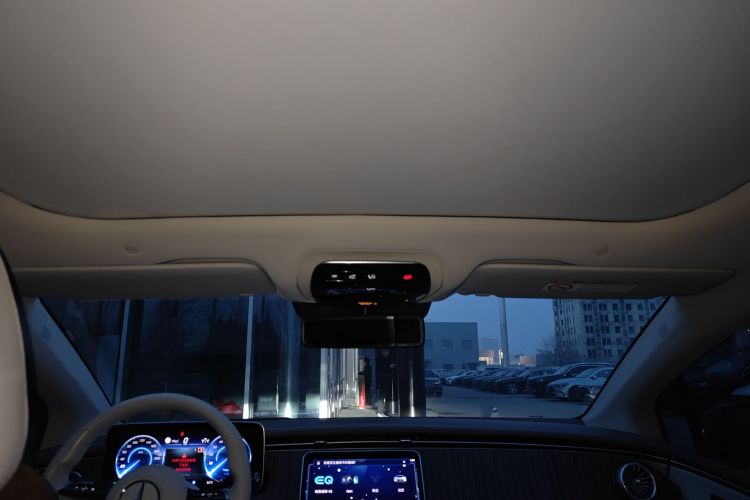 奔驰EQE 2022款 350 豪华版中控内饰22