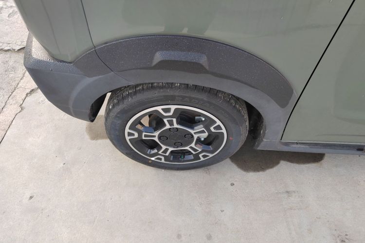 吉利银河 2025款 210km 熊猫骑士车身外观6007