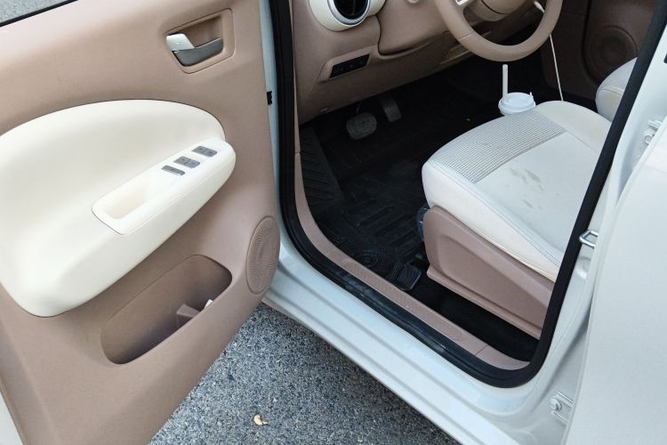 五菱汽车 宏光MINIEV 2025款 四门版 进阶款中控内饰7003