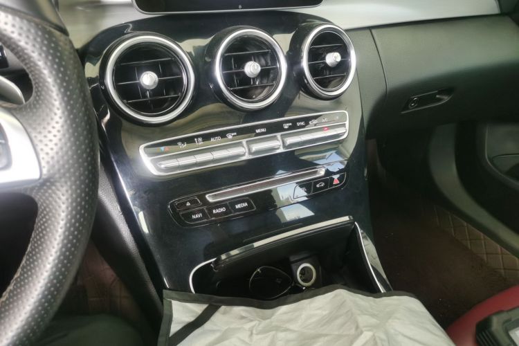 奔驰C级 2018款 C 200 运动版局部细节16