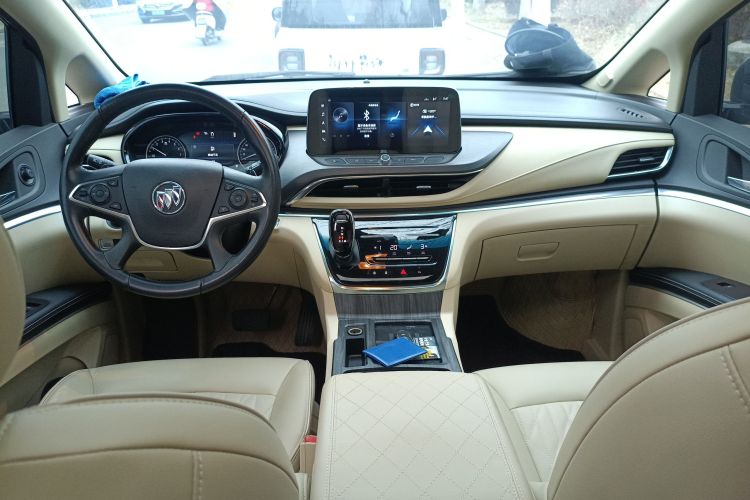 别克GL8 2023款 改款 陆上公务舱 豪华型中控内饰12