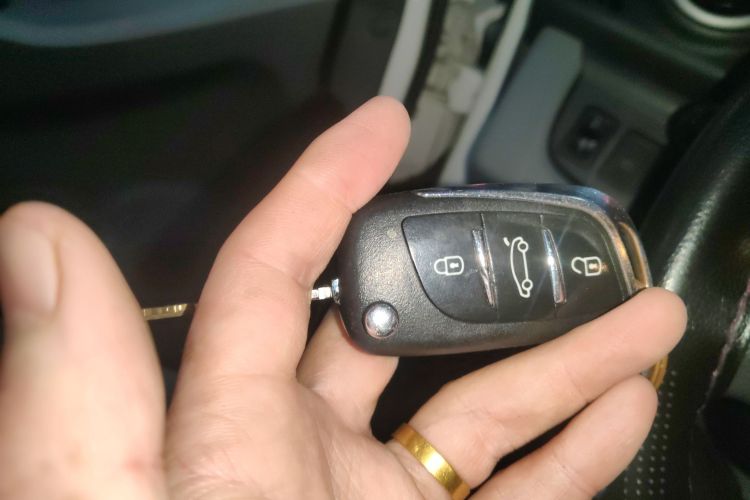 铃木 奥拓 2013款 1.0L 自动豪华型中控内饰11