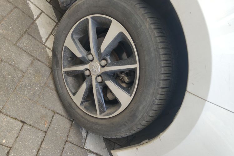 丰田 YARiS L 致炫 2017款 1.5E CVT劲速升级版车身外观10