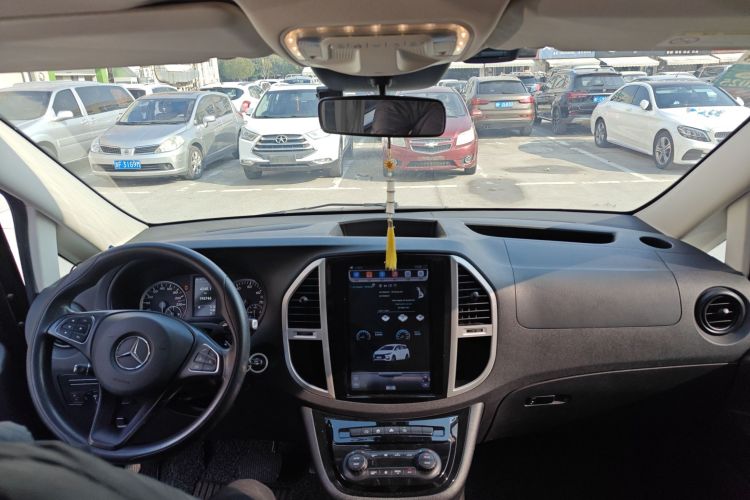 奔驰 威霆 2018款 2.0T 精英版 7座 国V局部细节22