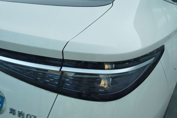 比亚迪 海豹07 DM-i 2025款 智驾版 DM-i 1.5L 125km 尊贵型车身外观9