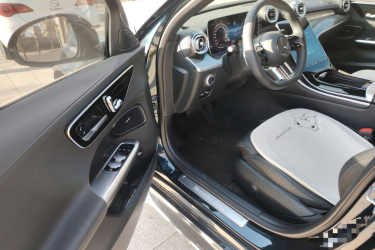 奔驰C级 2025款 C 260 L 运动版中控内饰20