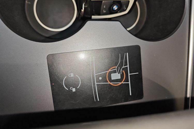 特斯拉 Model 3 2021款 标准续航后驱升级版 3D6中控内饰11